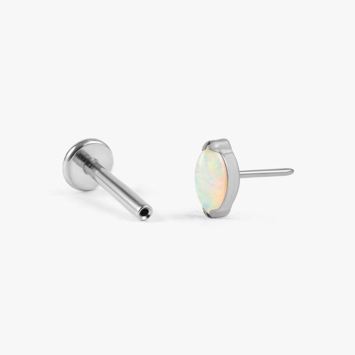 Boucle d'oreille piercing petite opale blanche marquise