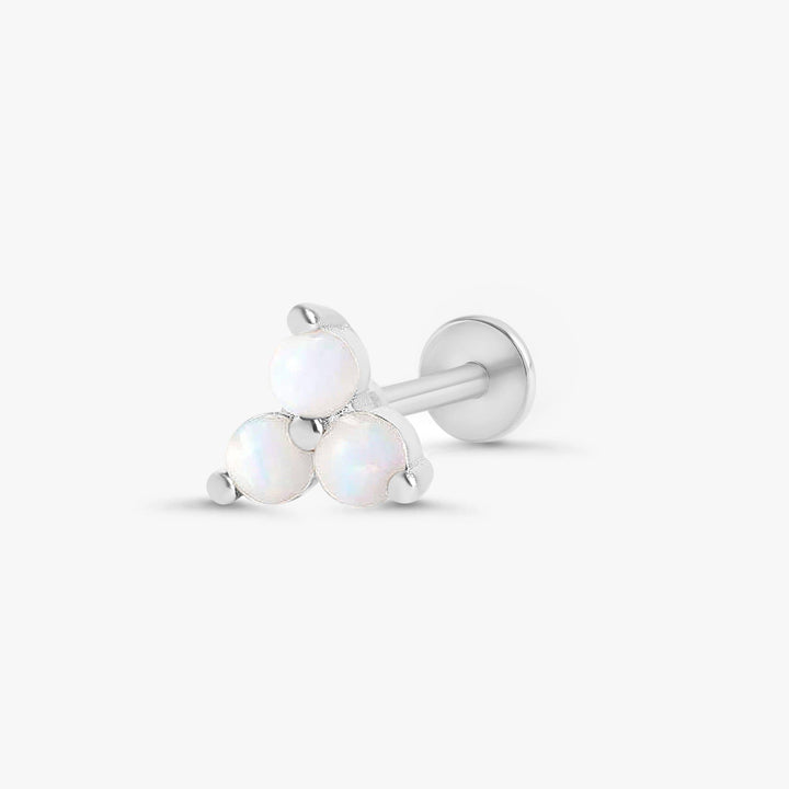 Boucle d'oreille piercing triple opale blanche à dos plat