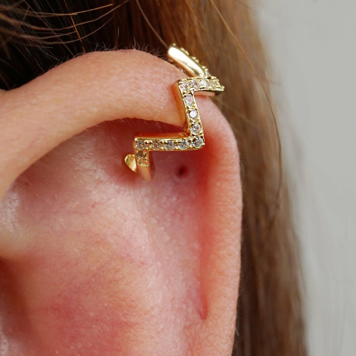 Unique Waive Conch Cuff 