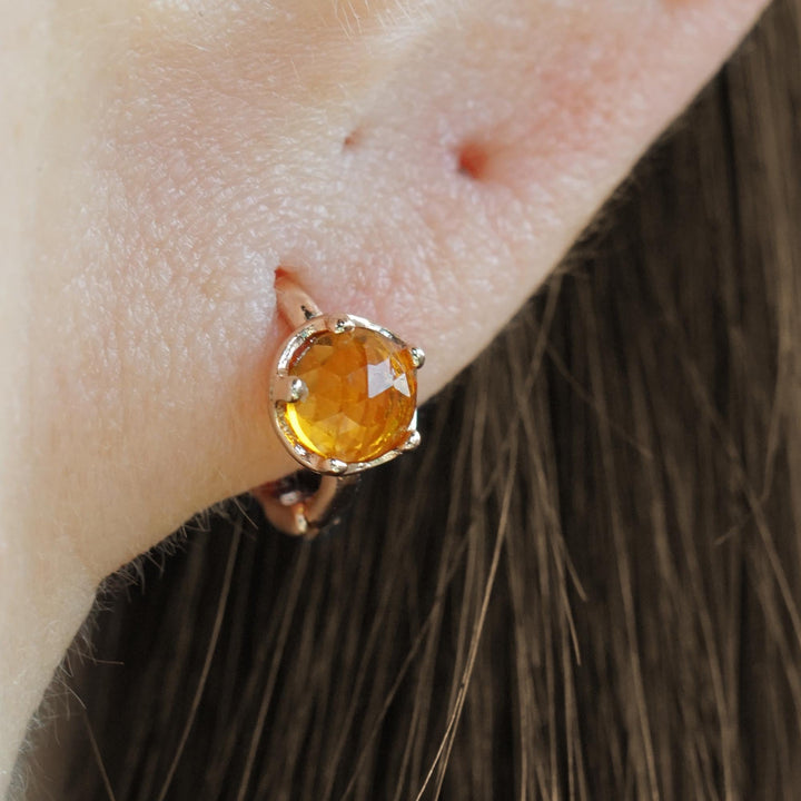 Édition limitée | Boucles d'oreilles Huggie Hoop avec pierres précieuses naturelles