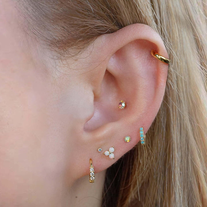 Boucle d'oreille piercing triple opale blanche à dos plat