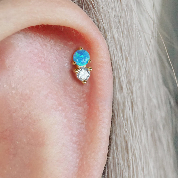 Boucle d'oreille piercing à dos plat avec double pierre opale bleue