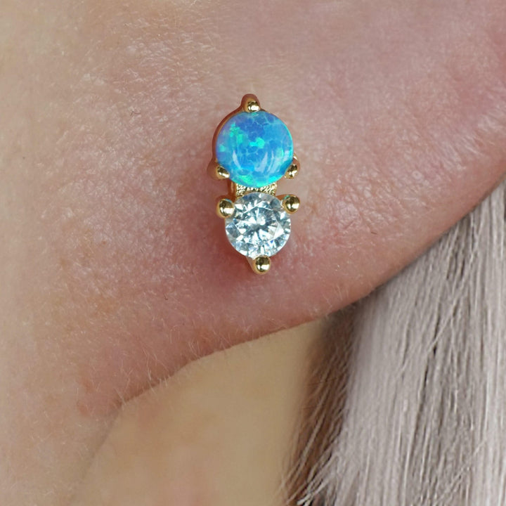 Boucle d'oreille piercing à dos plat avec double pierre opale bleue