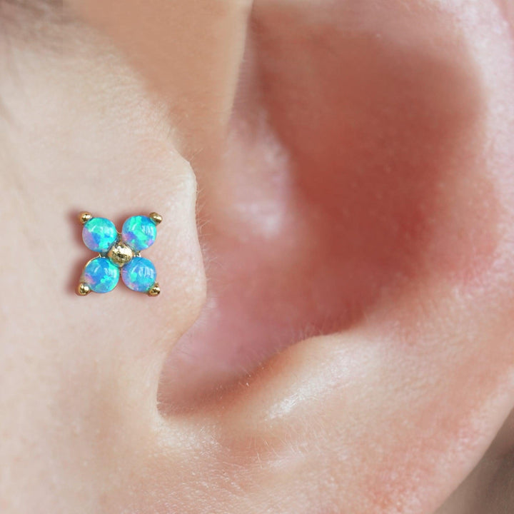 Boucle d'oreille piercing à dos plat en opale bleue trèfle à quatre feuilles