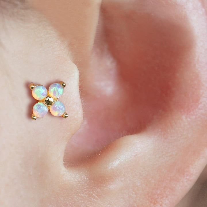 Boucle d'oreille piercing à dos plat en opale rose trèfle à quatre feuilles